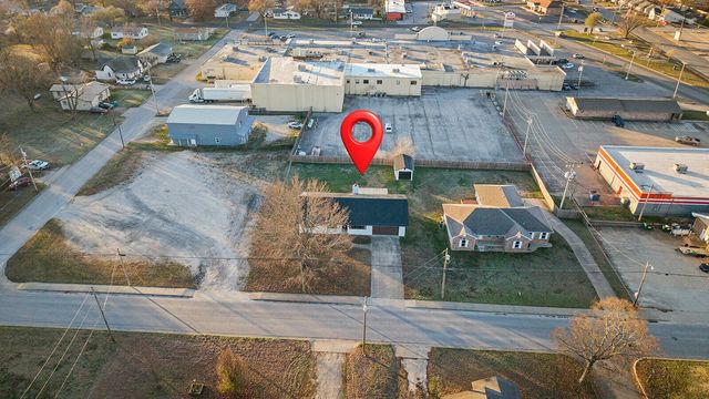 714 E Buffalo Street, Bolivar, MO 65613