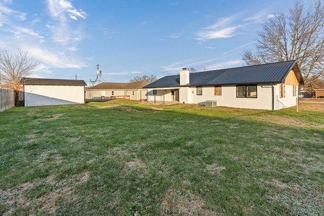 714 E Buffalo Street, Bolivar, MO 65613