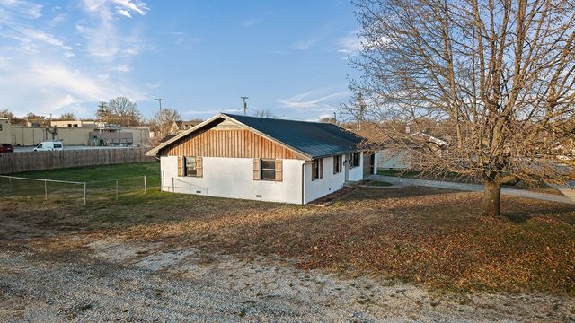 714 E Buffalo Street, Bolivar, MO 65613