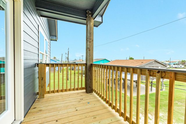 1106 White Cap Drive, Surfside Beach, TX 77541