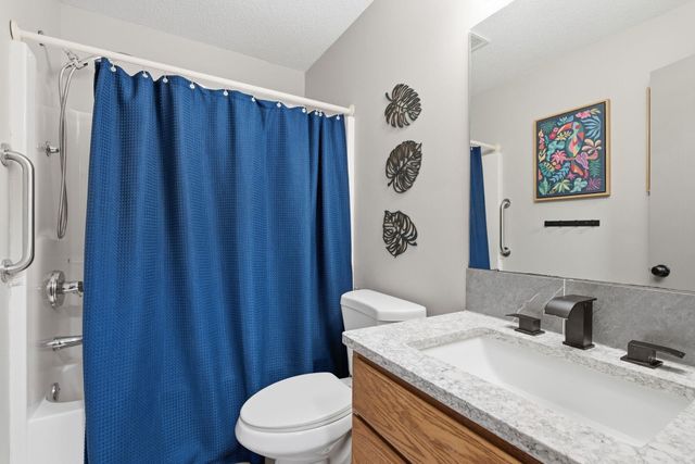 7409 E Brookview Cir, Wichita, KS 67226