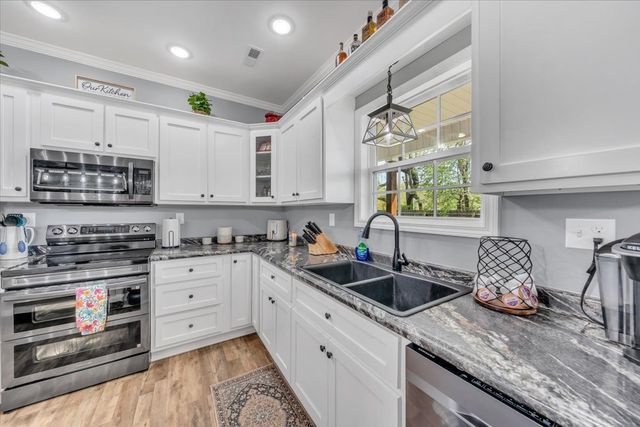 8 Valley Pond Ln, Kelso, TN 37348
