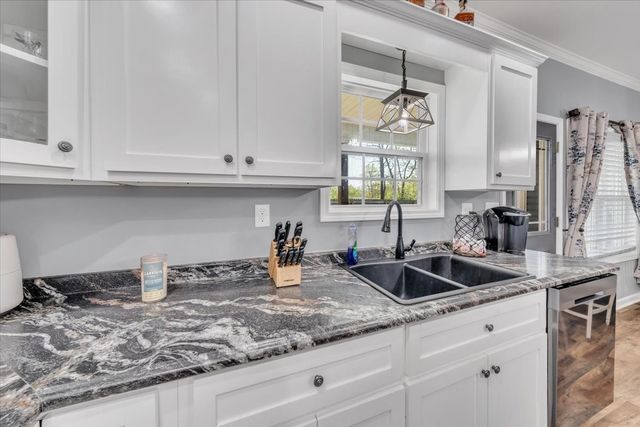 8 Valley Pond Ln, Kelso, TN 37348