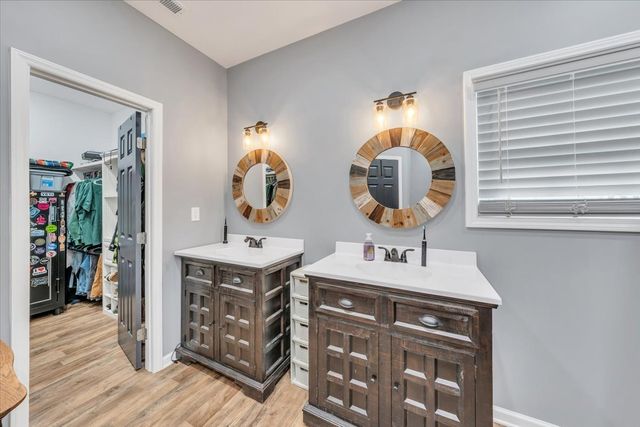8 Valley Pond Ln, Kelso, TN 37348