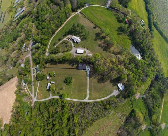 8 Valley Pond Ln, Kelso, TN 37348