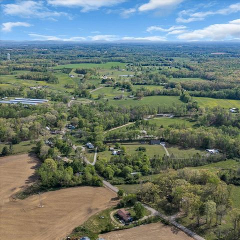 8 Valley Pond Ln, Kelso, TN 37348