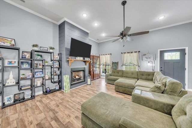 8 Valley Pond Ln, Kelso, TN 37348