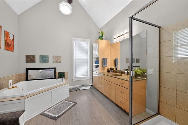 204 SE 1st Street, Lee's Summit, MO 64063