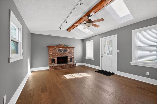 204 SE 1st Street, Lee's Summit, MO 64063