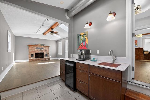 204 SE 1st Street, Lee's Summit, MO 64063