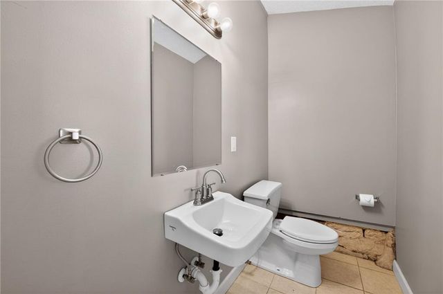 204 SE 1st Street, Lee's Summit, MO 64063