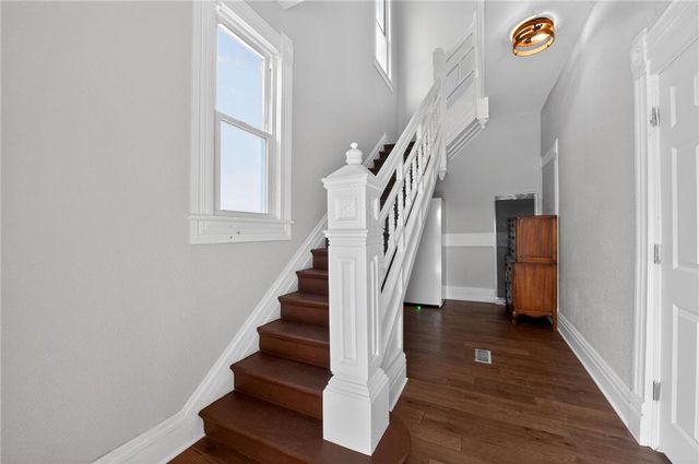 204 SE 1st Street, Lee's Summit, MO 64063