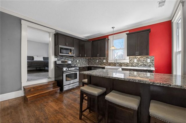 204 SE 1st Street, Lee's Summit, MO 64063