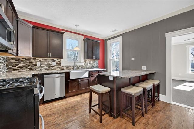 204 SE 1st Street, Lee's Summit, MO 64063