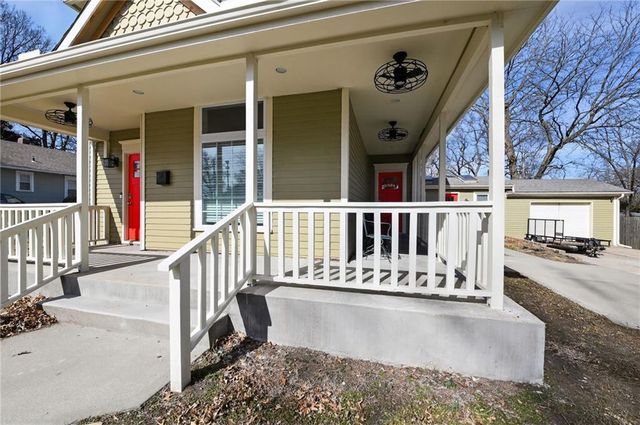 204 SE 1st Street, Lee's Summit, MO 64063