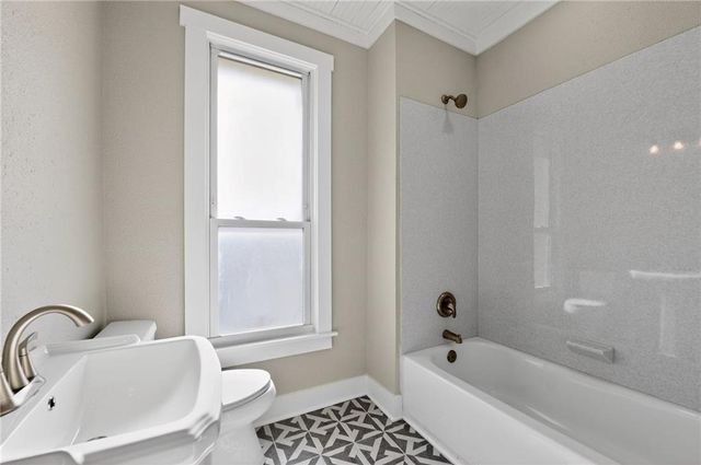 204 SE 1st Street, Lee's Summit, MO 64063