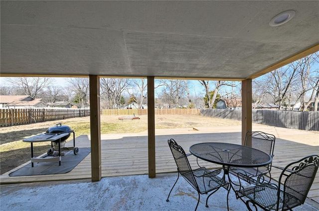 204 SE 1st Street, Lee's Summit, MO 64063