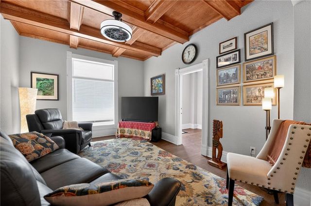 204 SE 1st Street, Lee's Summit, MO 64063