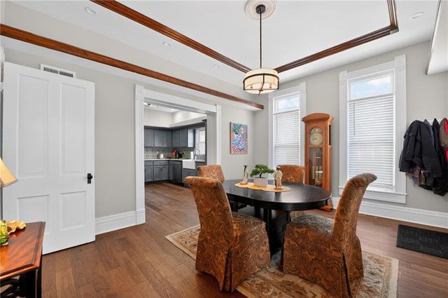 204 SE 1st Street, Lee's Summit, MO 64063