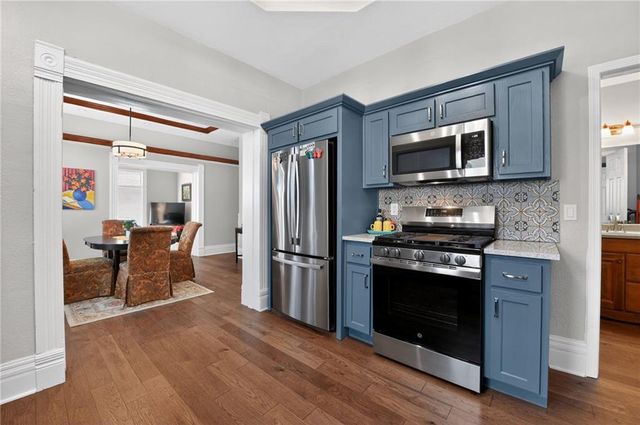 204 SE 1st Street, Lee's Summit, MO 64063