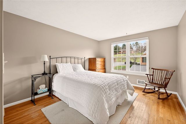 38 Huxley Way, Perinton, NY 14450