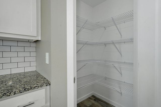 405 N Pine Leaf Road, Nixa, MO 65714