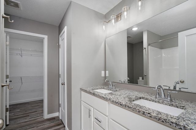 405 N Pine Leaf Road, Nixa, MO 65714