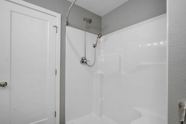 405 N Pine Leaf Road, Nixa, MO 65714