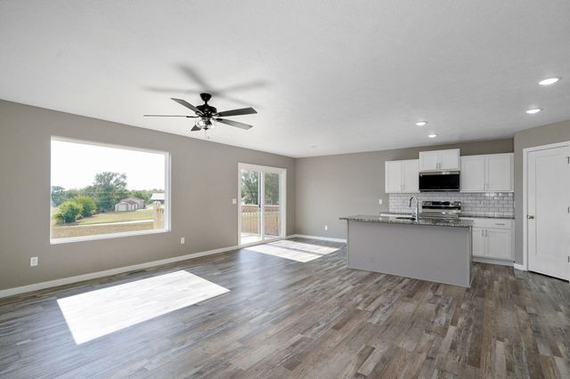 405 N Pine Leaf Road, Nixa, MO 65714