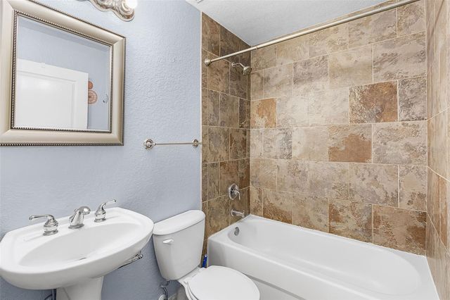 2442 EMBERS PARKWAY W, Cape Coral, FL 33993