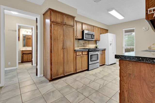 216 Treetop Lane, Hideaway, TX 75771