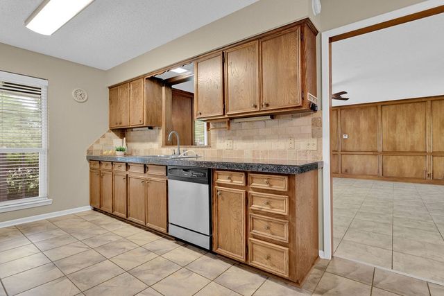 216 Treetop Lane, Hideaway, TX 75771