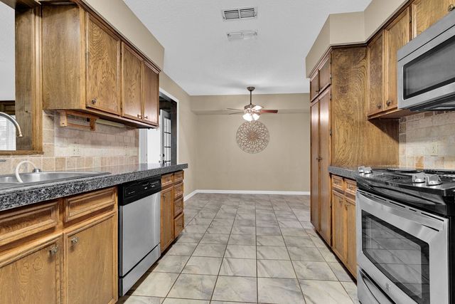 216 Treetop Lane, Hideaway, TX 75771