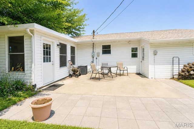 1310 27th Street, Highland, IL 62249