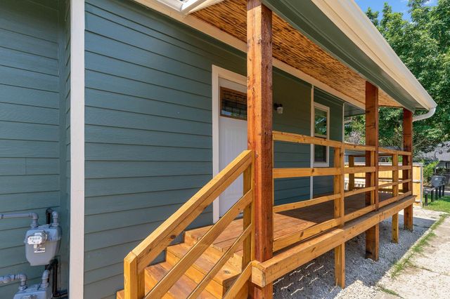 1030 N Bishop Avenue Unit B, Dallas, TX 75208