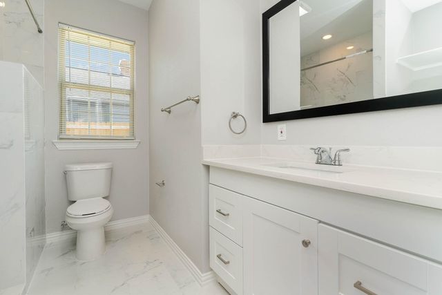 1030 N Bishop Avenue Unit B, Dallas, TX 75208