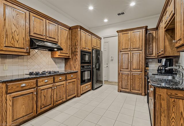 602 Creekbend Drive, Mesquite, TX 75149