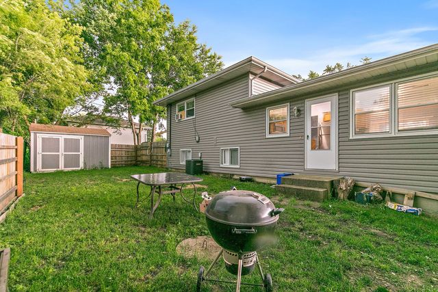 140 Skyline Drive, Carpentersville, IL 60110