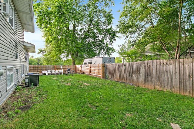 140 Skyline Drive, Carpentersville, IL 60110