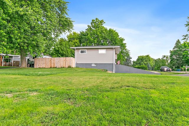 140 Skyline Drive, Carpentersville, IL 60110