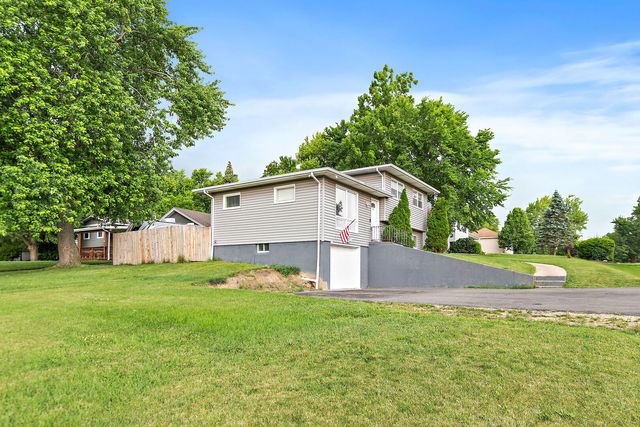 140 Skyline Drive, Carpentersville, IL 60110