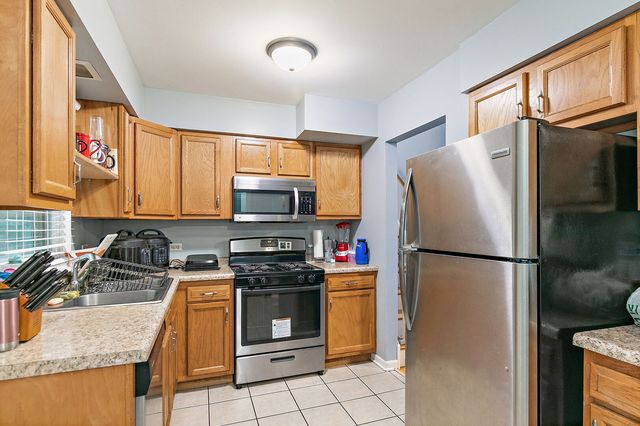 140 Skyline Drive, Carpentersville, IL 60110