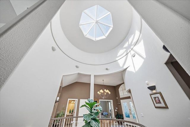 136 tomlinson Dr, Folsom, CA 95630