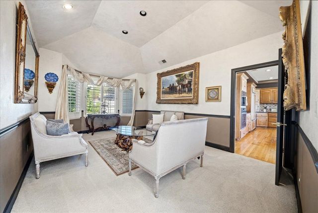 136 tomlinson Dr, Folsom, CA 95630