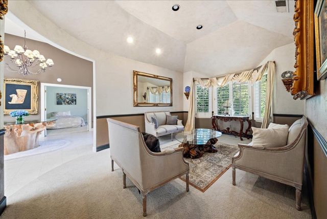 136 tomlinson Dr, Folsom, CA 95630
