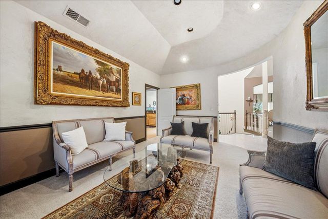 136 tomlinson Dr, Folsom, CA 95630