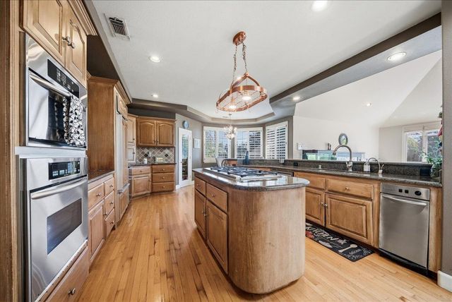 136 tomlinson Dr, Folsom, CA 95630