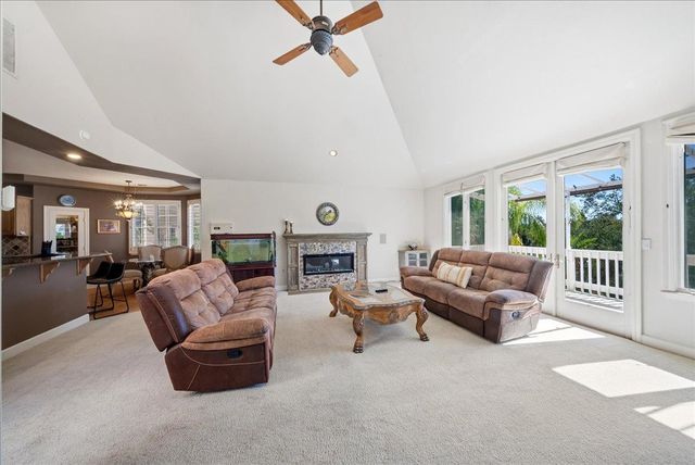 136 tomlinson Dr, Folsom, CA 95630