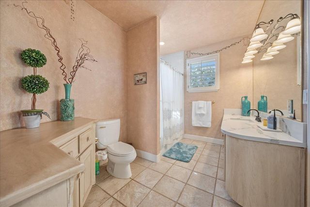 136 tomlinson Dr, Folsom, CA 95630
