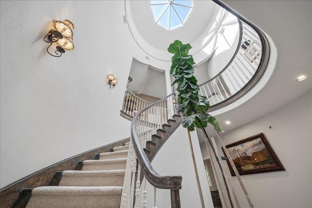 136 tomlinson Dr, Folsom, CA 95630